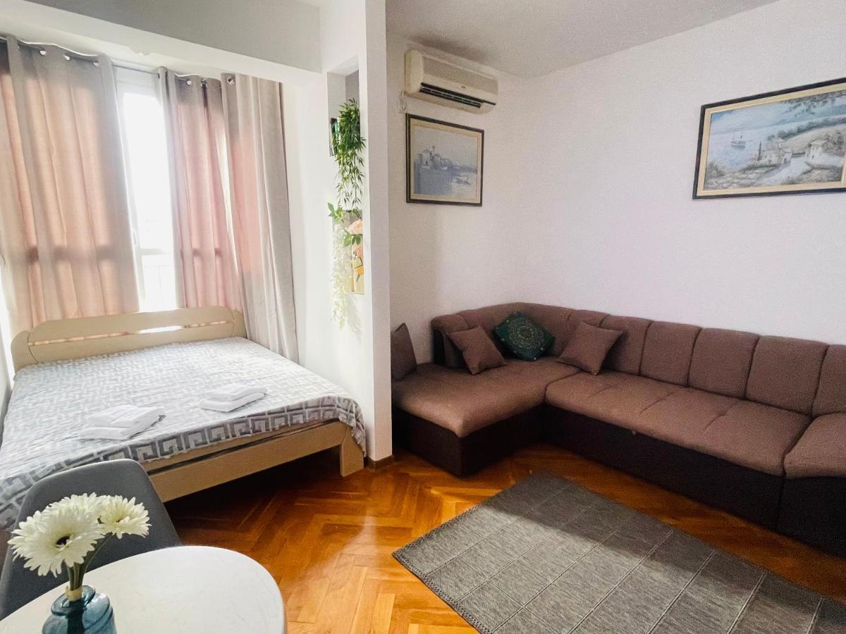 Bar Center Studio Apartman Kültér fotó